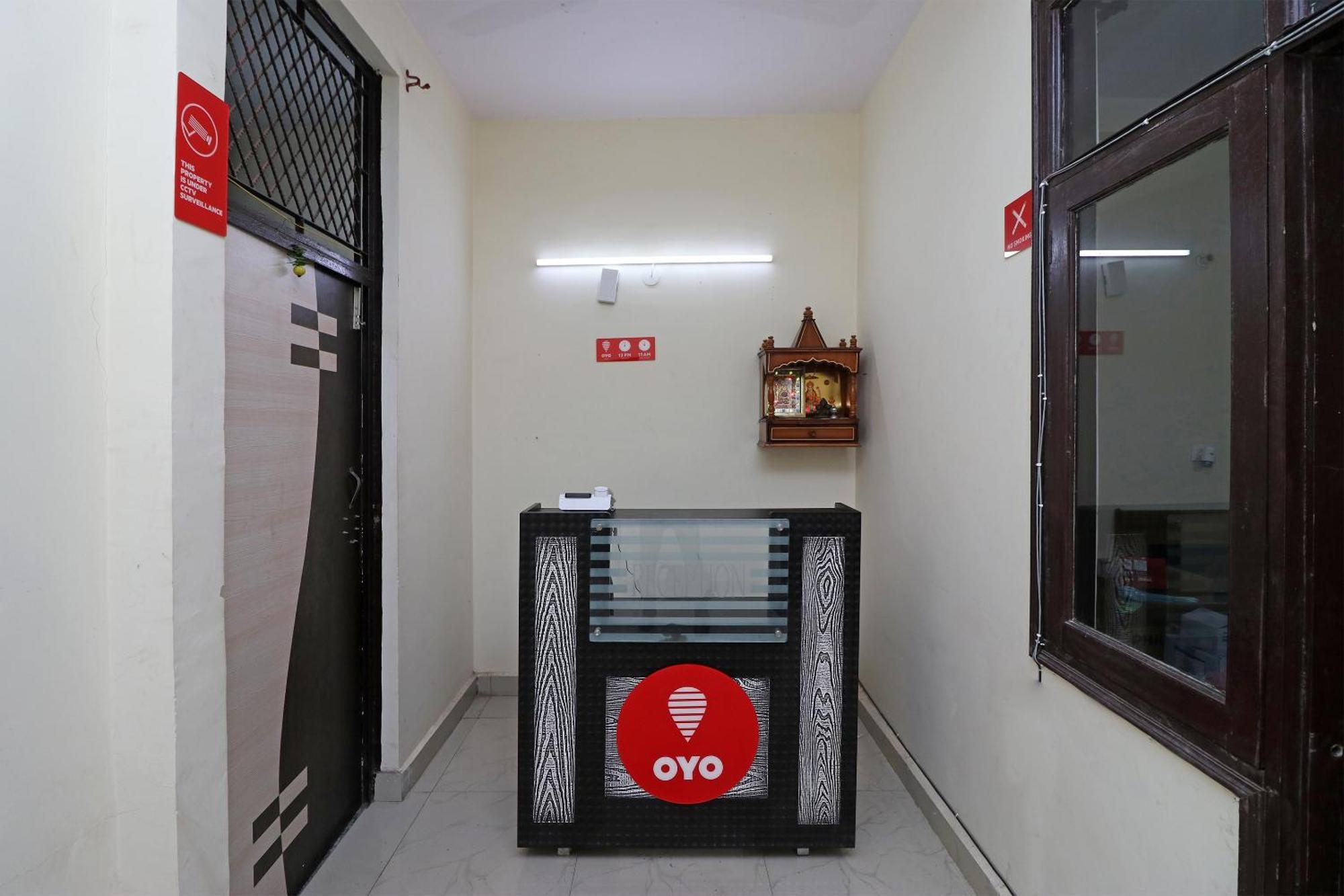 Oyo Triage Home Stay Ноида Екстериор снимка
