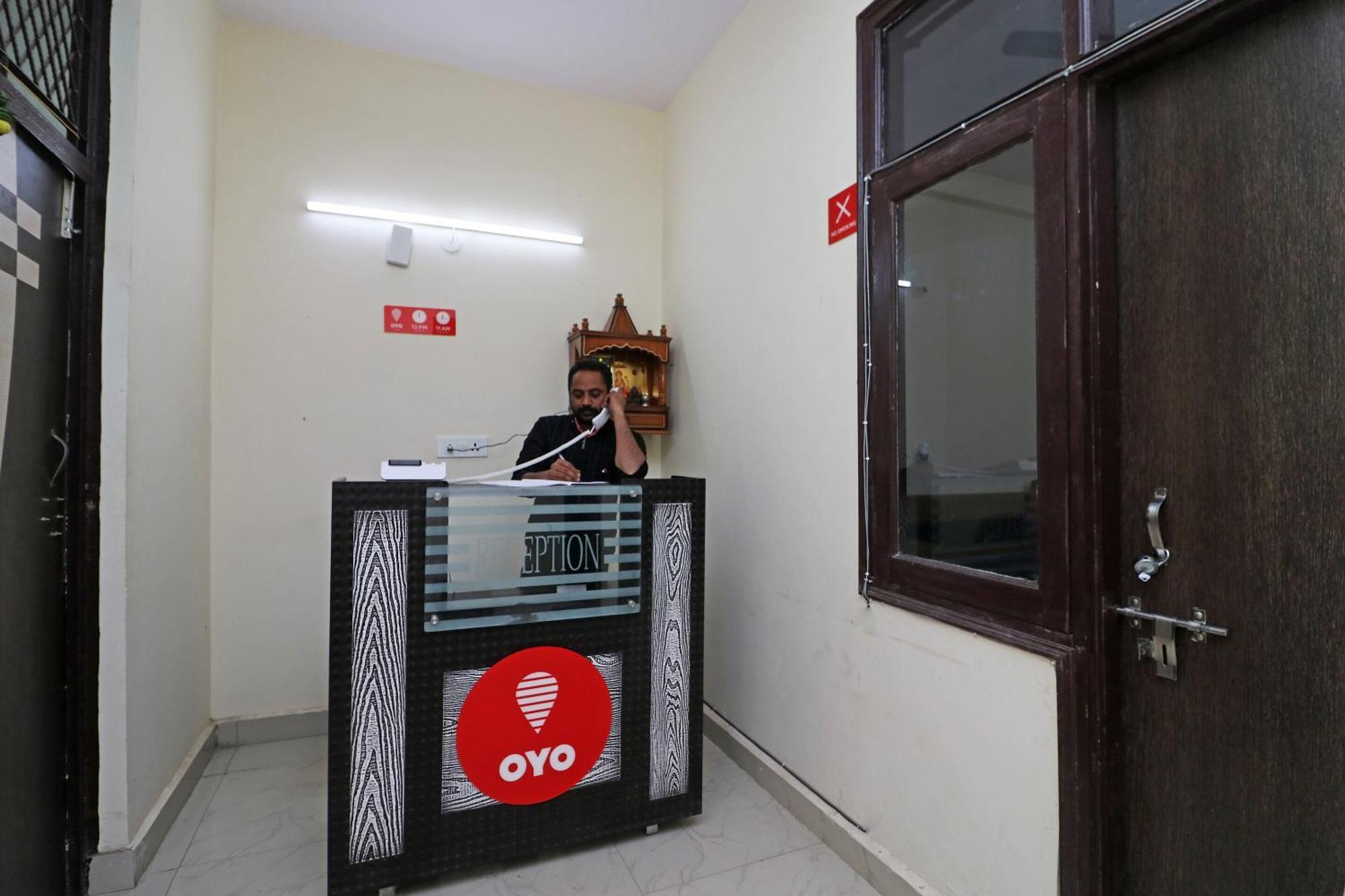Oyo Triage Home Stay Ноида Екстериор снимка